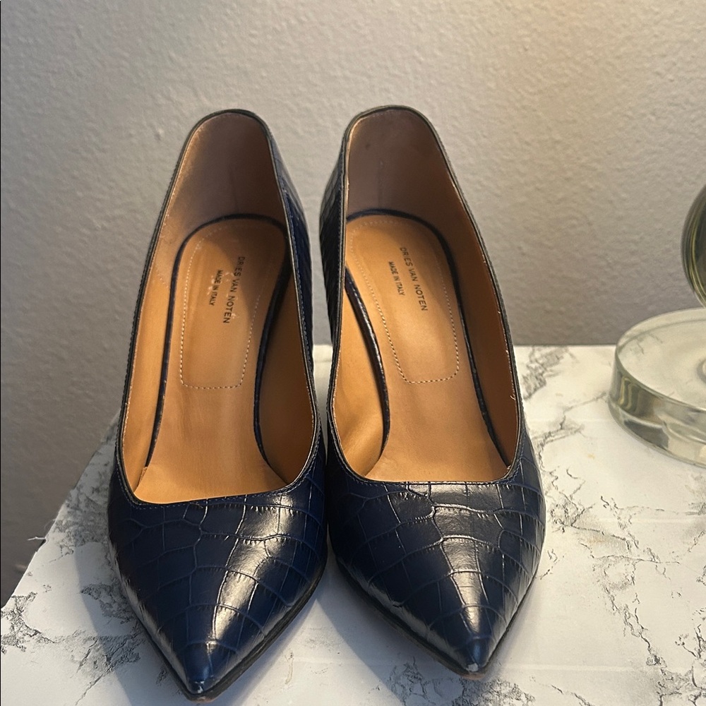 Dries Van Noten Navy Blue Croc Embossed Leather Pointed Toe Pumps EU 37.5